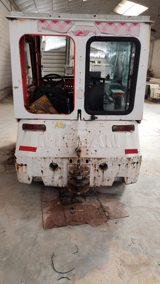 FV02 Nissan Baggage Tractor - Trator de bagagem: foto 2 FV02 Nissan Baggage Tractor - Trator de bagagem: foto 2