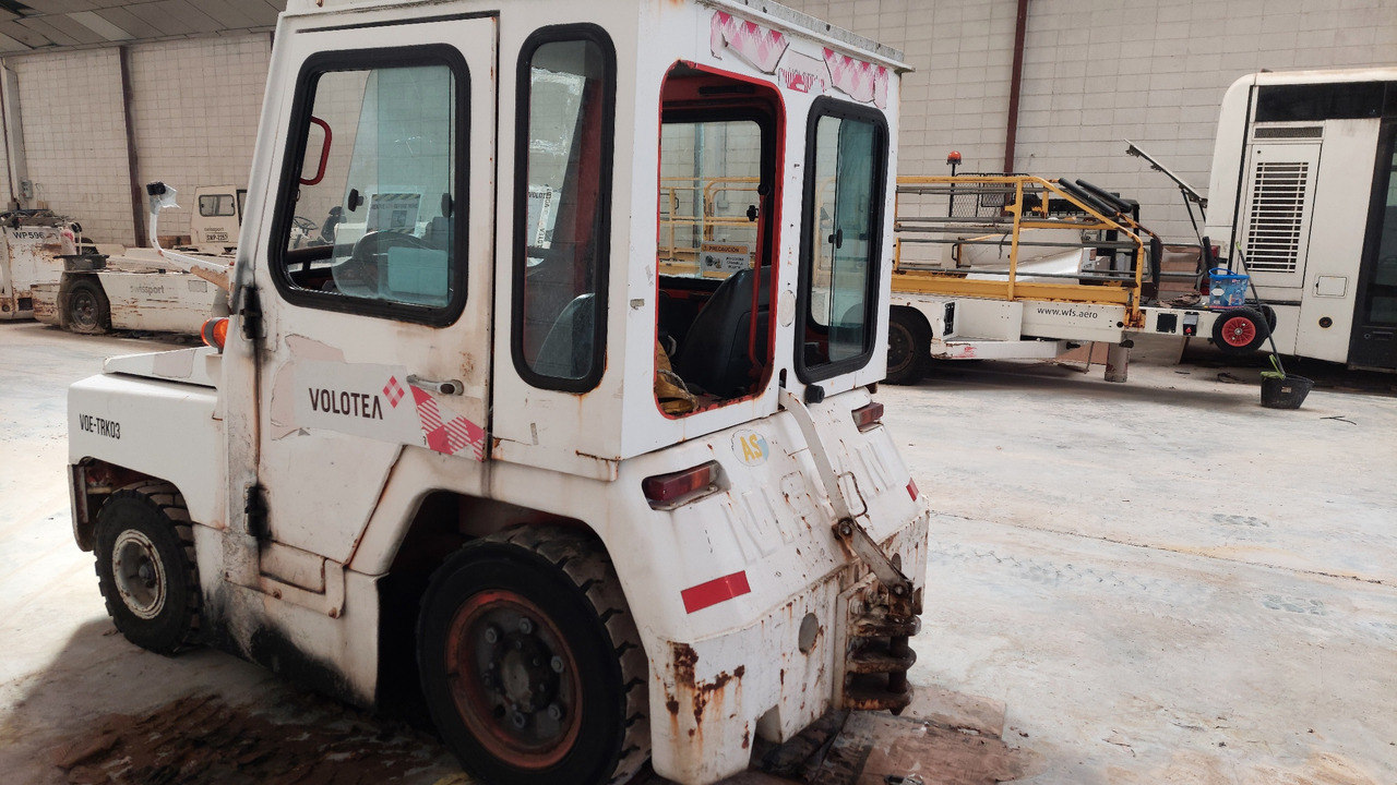 FV02 Nissan Baggage Tractor - Trator de bagagem: foto 3 FV02 Nissan Baggage Tractor - Trator de bagagem: foto 3