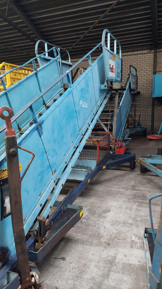 Passenger Stairs SACO 2-2.80 - Escada de passageiros: foto 4 Passenger Stairs SACO 2-2.80 - Escada de passageiros: foto 4