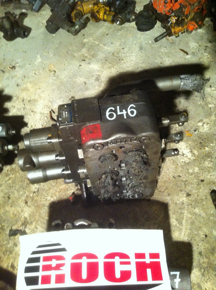 KRACHT MB 253 1301602/2 431745 51 4F9 - 3 SEKCYJNY - Válvula hidráulica para Máquina de construção: foto 1 KRACHT MB 253 1301602/2 431745 51 4F9 - 3 SEKCYJNY - Válvula hidráulica para Máquina de construção: foto 1