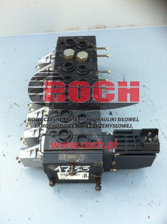 SAUER DANFOSS PVG32 11017977 11017977..2607D116756 - 7 SEKCYJNY 24VDC 157B4228 157B6203 - Válvula hidráulica para Britador: foto 1 SAUER DANFOSS PVG32 11017977 11017977..2607D116756 - 7 SEKCYJNY 24VDC 157B4228 157B6203 - Válvula hidráulica para Britador: foto 1