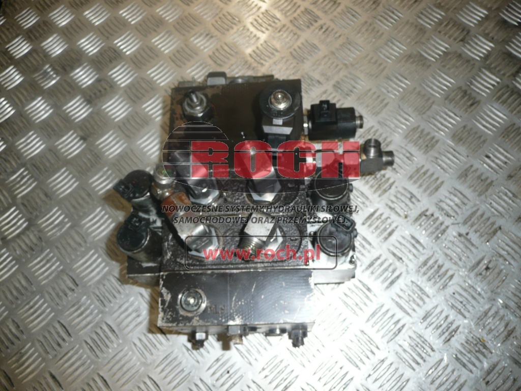 VOLVO 100745941 80804511 37490925- 3 SEKCYJNY + ELEKTROZAWÓR + VR032AA035V18 - Válvula hidráulica: foto 1 VOLVO 100745941 80804511 37490925- 3 SEKCYJNY + ELEKTROZAWÓR + VR032AA035V18 - Válvula hidráulica: foto 1