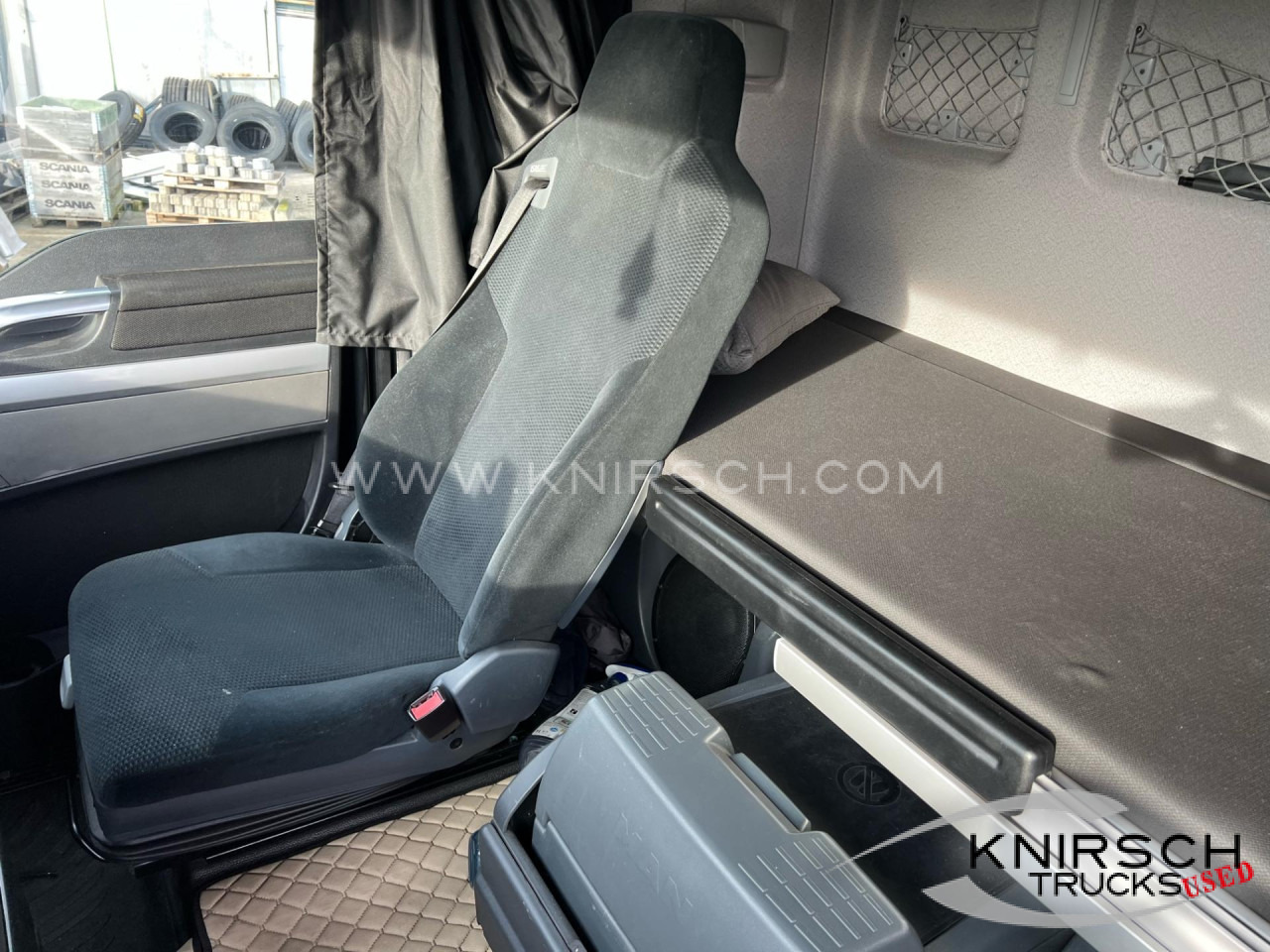 MAN TGA 26.480 Schwenkwandaufbau mit Böhm - Camião transporte de bebidas: foto 2 MAN TGA 26.480 Schwenkwandaufbau mit Böhm - Camião transporte de bebidas: foto 2