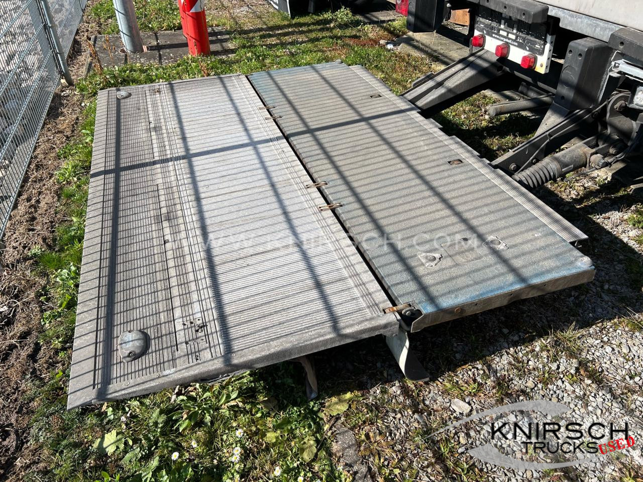 SCHMITZ SKO 24 Doppelstock, LBW 2000 kg, Liftachse - Semi-reboque isotérmico: foto 5 SCHMITZ SKO 24 Doppelstock, LBW 2000 kg, Liftachse - Semi-reboque isotérmico: foto 5