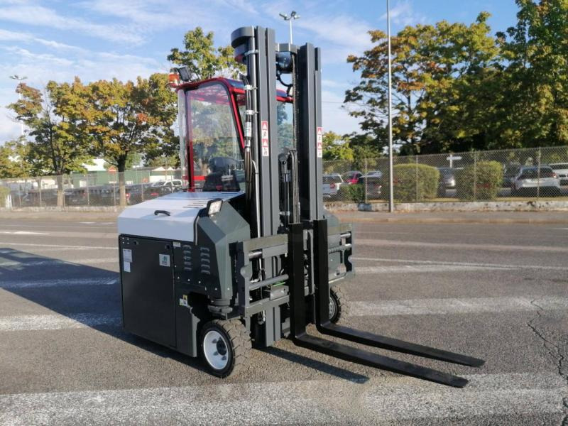 Amlift AGILIFT 3000E - Empilhador de 4 vias: foto 1 Amlift AGILIFT 3000E - Empilhador de 4 vias: foto 1