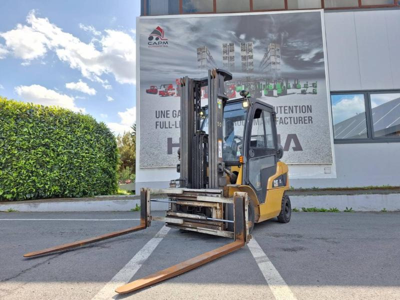 Caterpillar GP25NTD - Empilhador a gás: foto 1 Caterpillar GP25NTD - Empilhador a gás: foto 1
