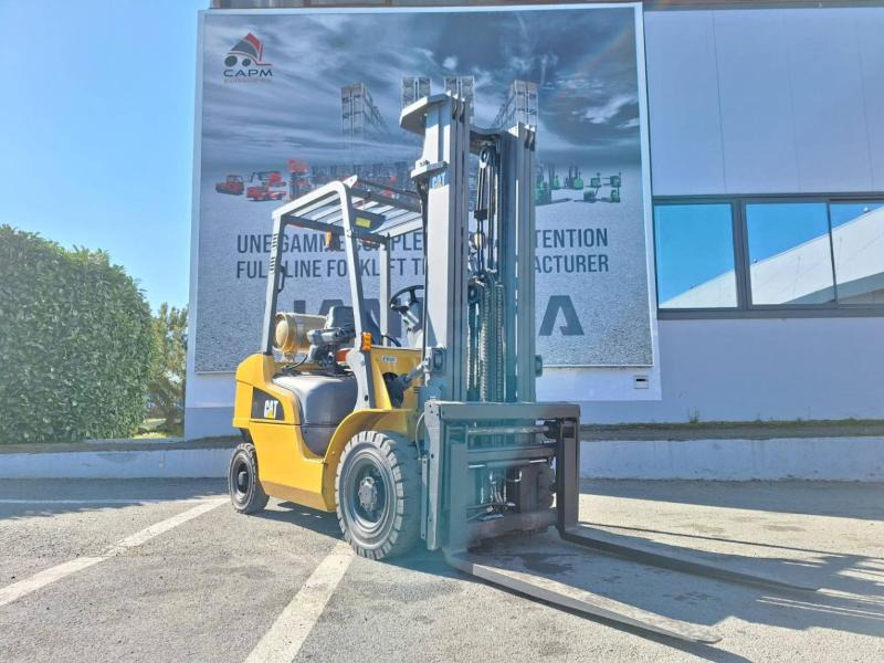 Caterpillar GP25NTD - Empilhador a gás: foto 1 Caterpillar GP25NTD - Empilhador a gás: foto 1