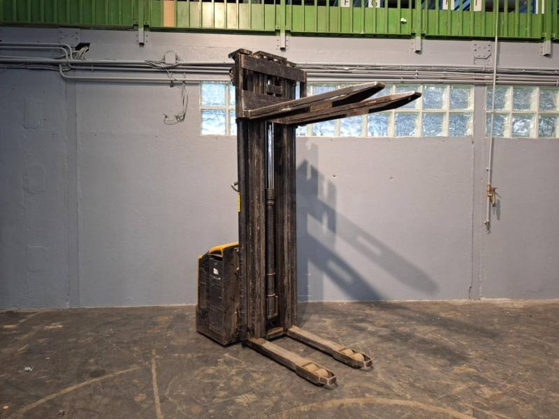 Stacker Caterpillar NSP16N: foto 7 Stacker Caterpillar NSP16N: foto 7