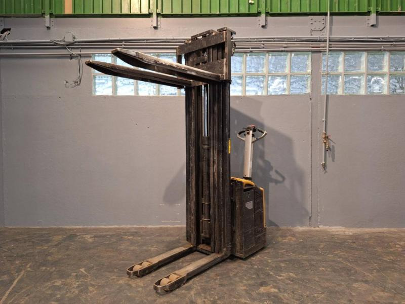 Stacker Caterpillar NSP16N: foto 12 Stacker Caterpillar NSP16N: foto 12