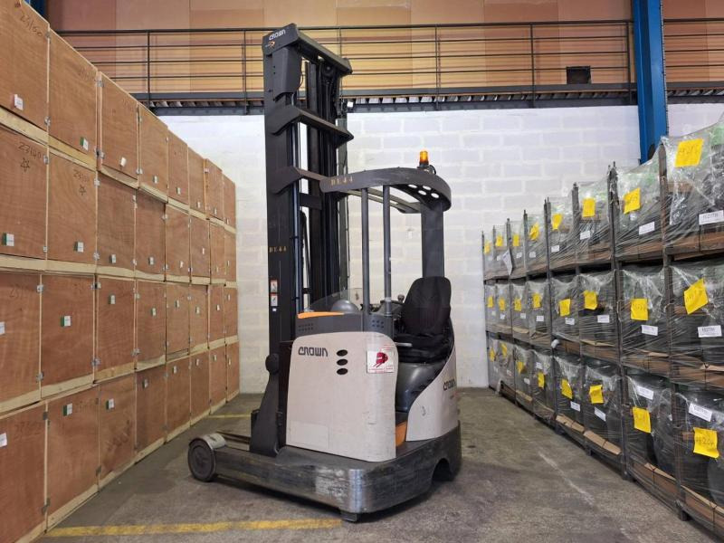 Crown ESR 5260 - Empilhador retráctil: foto 4 Crown ESR 5260 - Empilhador retráctil: foto 4