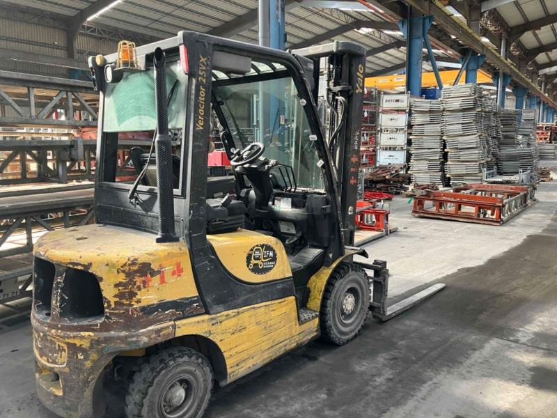 Yale GDP25VX - Empilhador a diesel: foto 4 Yale GDP25VX - Empilhador a diesel: foto 4