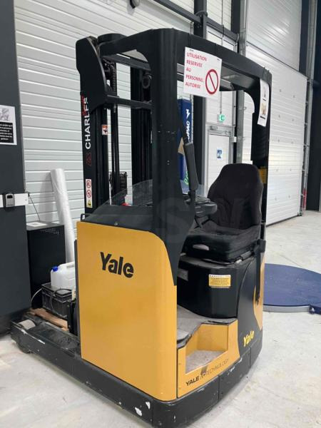 Empilhador retráctil Yale MR14: foto 1