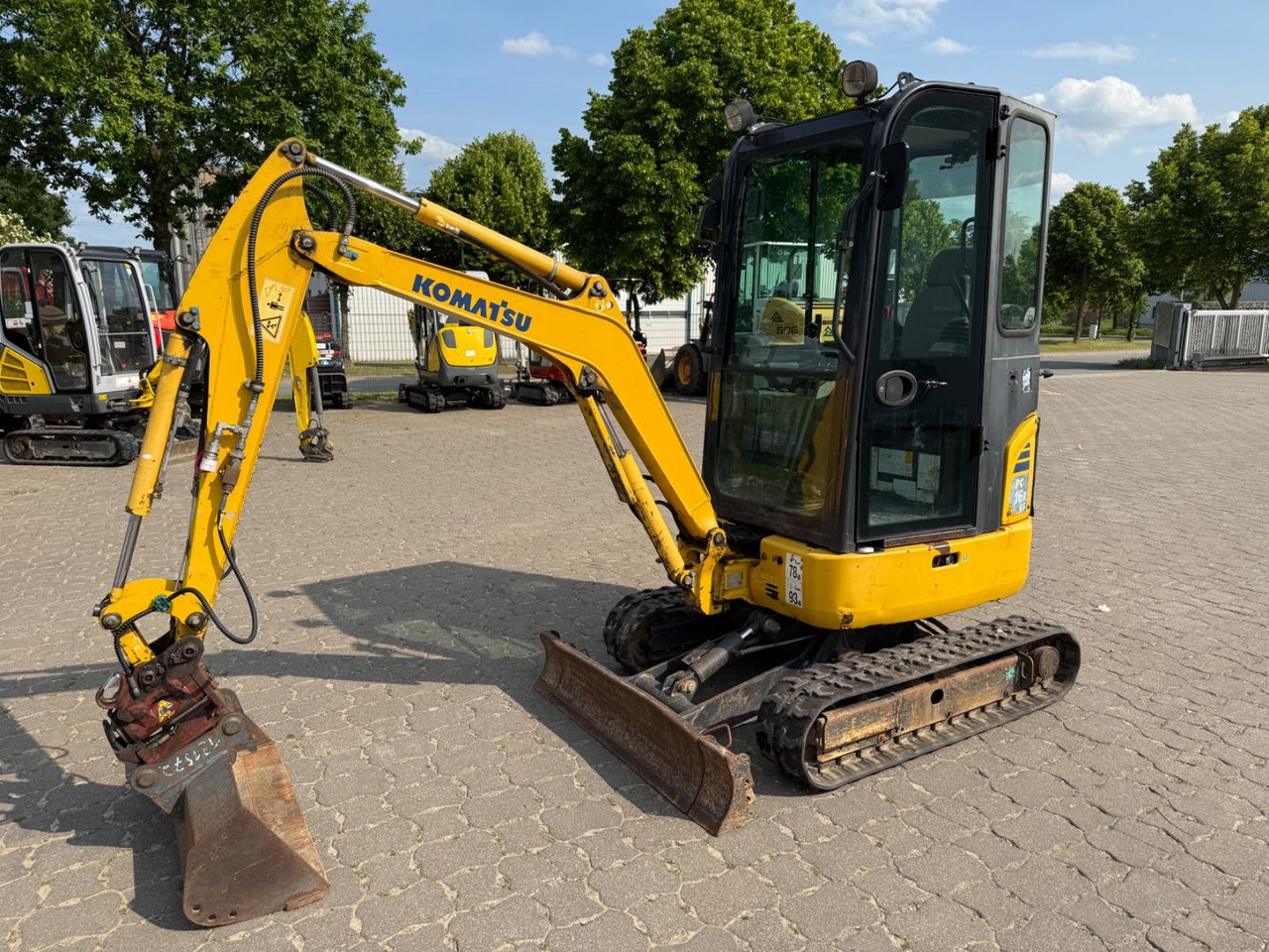 Komatsu PC 16R-3HS, Bj 17, 2210 BH, Tilt mit HS01, GL - Mini escavadeira: foto 1 Komatsu PC 16R-3HS, Bj 17, 2210 BH, Tilt mit HS01, GL - Mini escavadeira: foto 1