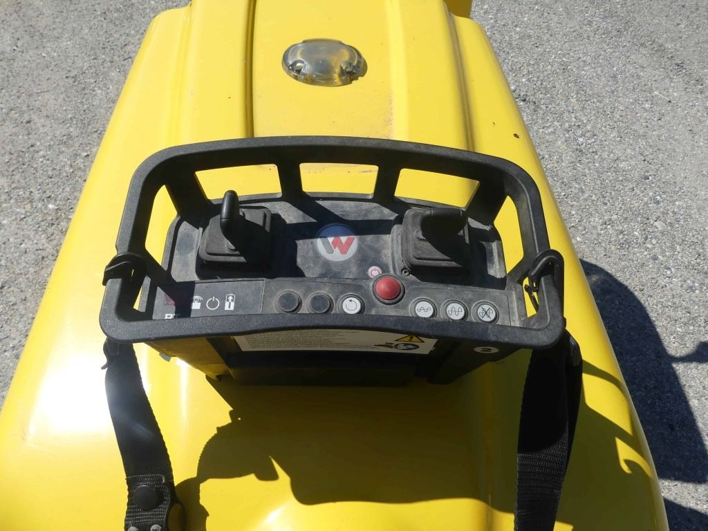 Wacker RT SC3, Grabenwalze, Bj 10/22, 50 BH, Fernbedien - Compactador pequeno de asfalto: foto 4 Wacker RT SC3, Grabenwalze, Bj 10/22, 50 BH, Fernbedien - Compactador pequeno de asfalto: foto 4