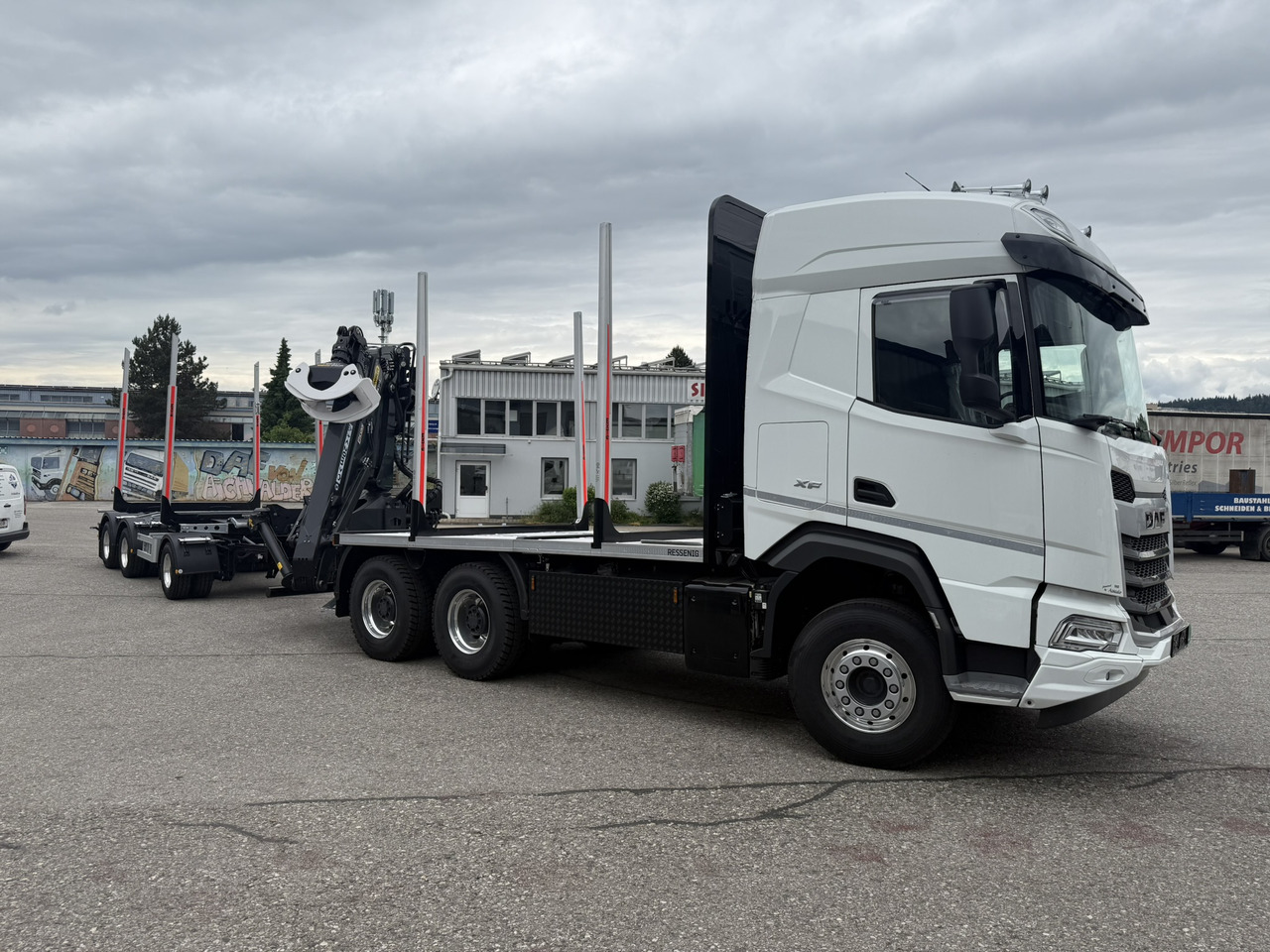 DAF XF FAT XF 530 - Camião de transporte de madeira, Camião grua: foto 1 DAF XF FAT XF 530 - Camião de transporte de madeira, Camião grua: foto 1