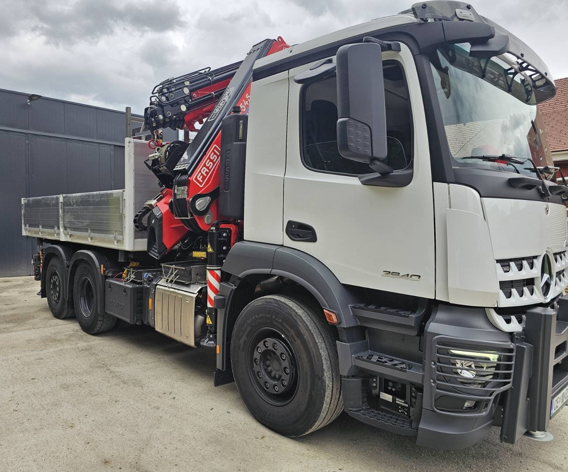 MERCEDES-BENZ Hiab Palfinger Fassi F545-6 JIB-6 - Camião basculante: foto 1 MERCEDES-BENZ Hiab Palfinger Fassi F545-6 JIB-6 - Camião basculante: foto 1