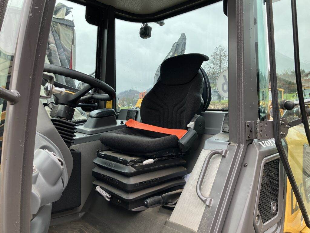 Mini pá carregadora Volvo JL25H Electric: foto 9