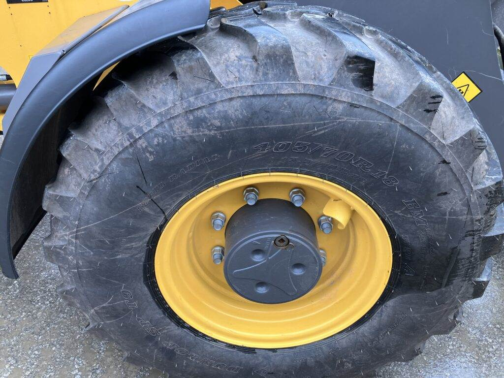 Mini pá carregadora Volvo JL25H Electric: foto 6