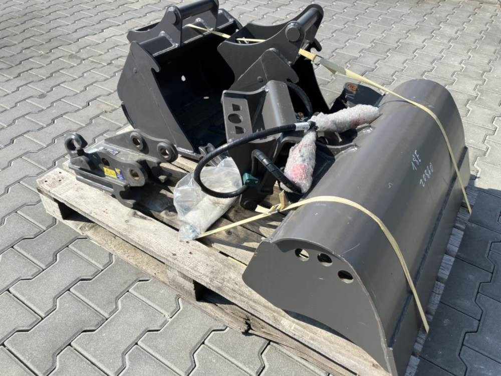 Volvo Löffelset inkl. Schnellwechsler für EC18 - Retroescavadeira: foto 3 Volvo Löffelset inkl. Schnellwechsler für EC18 - Retroescavadeira: foto 3