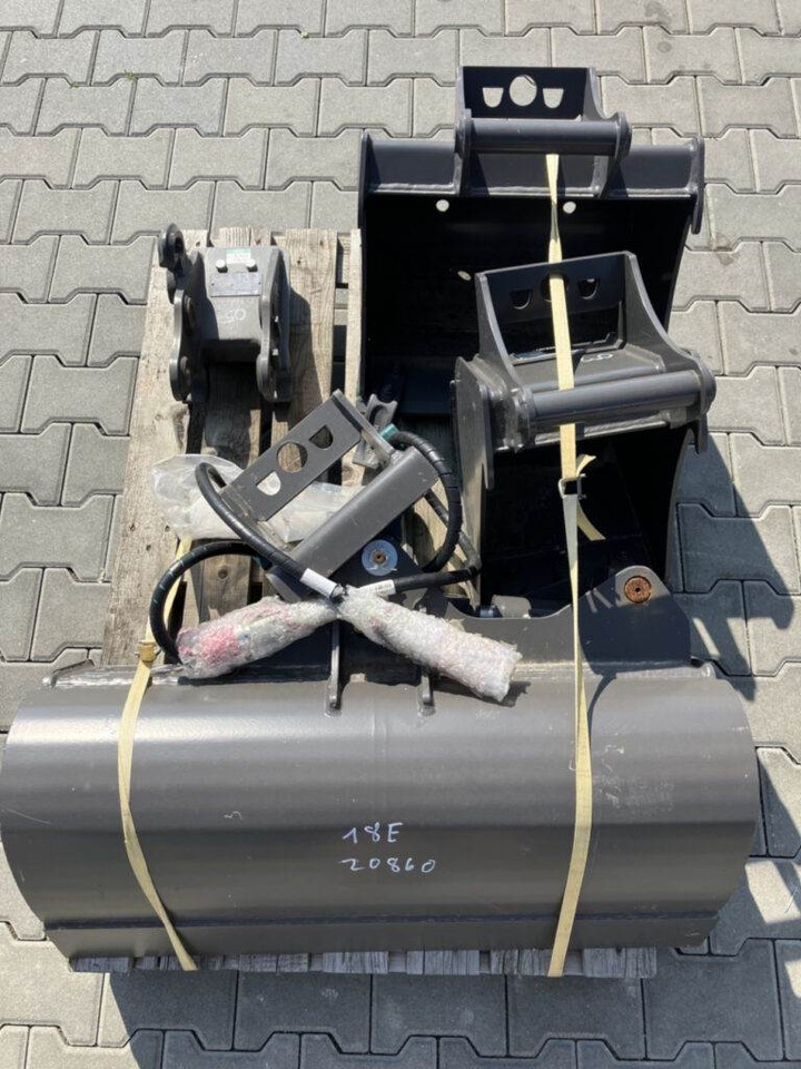 Volvo Löffelset inkl. Schnellwechsler für EC18 - Retroescavadeira: foto 5 Volvo Löffelset inkl. Schnellwechsler für EC18 - Retroescavadeira: foto 5