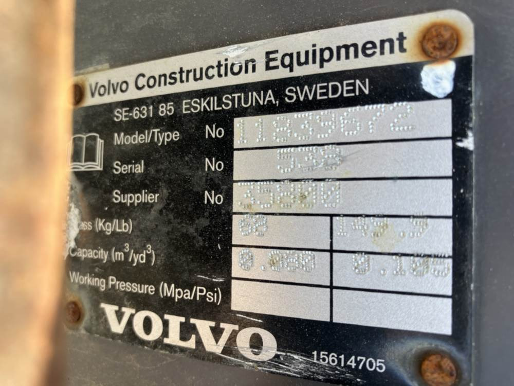 Volvo Tieflöffel mit Zähne - Festanbau - Retroescavadeira: foto 4 Volvo Tieflöffel mit Zähne - Festanbau - Retroescavadeira: foto 4