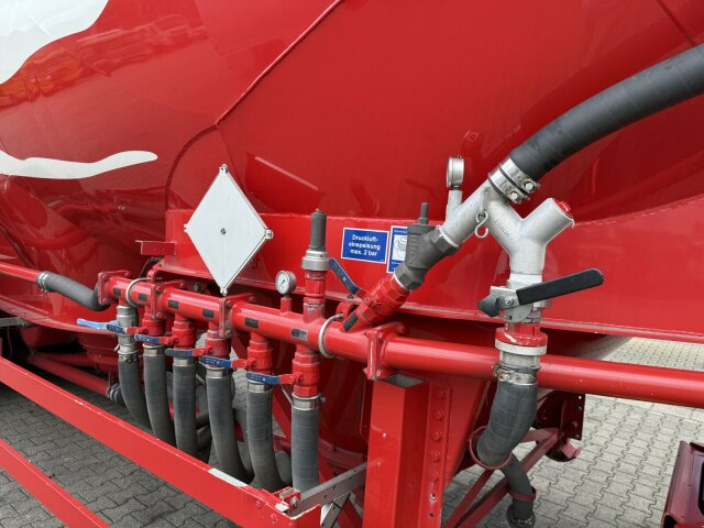 Feldbinder EUT 54.3 liegend. Silo 54.000 Liter 3 Achs - Semi-reboque silo: foto 3 Feldbinder EUT 54.3 liegend. Silo 54.000 Liter 3 Achs - Semi-reboque silo: foto 3