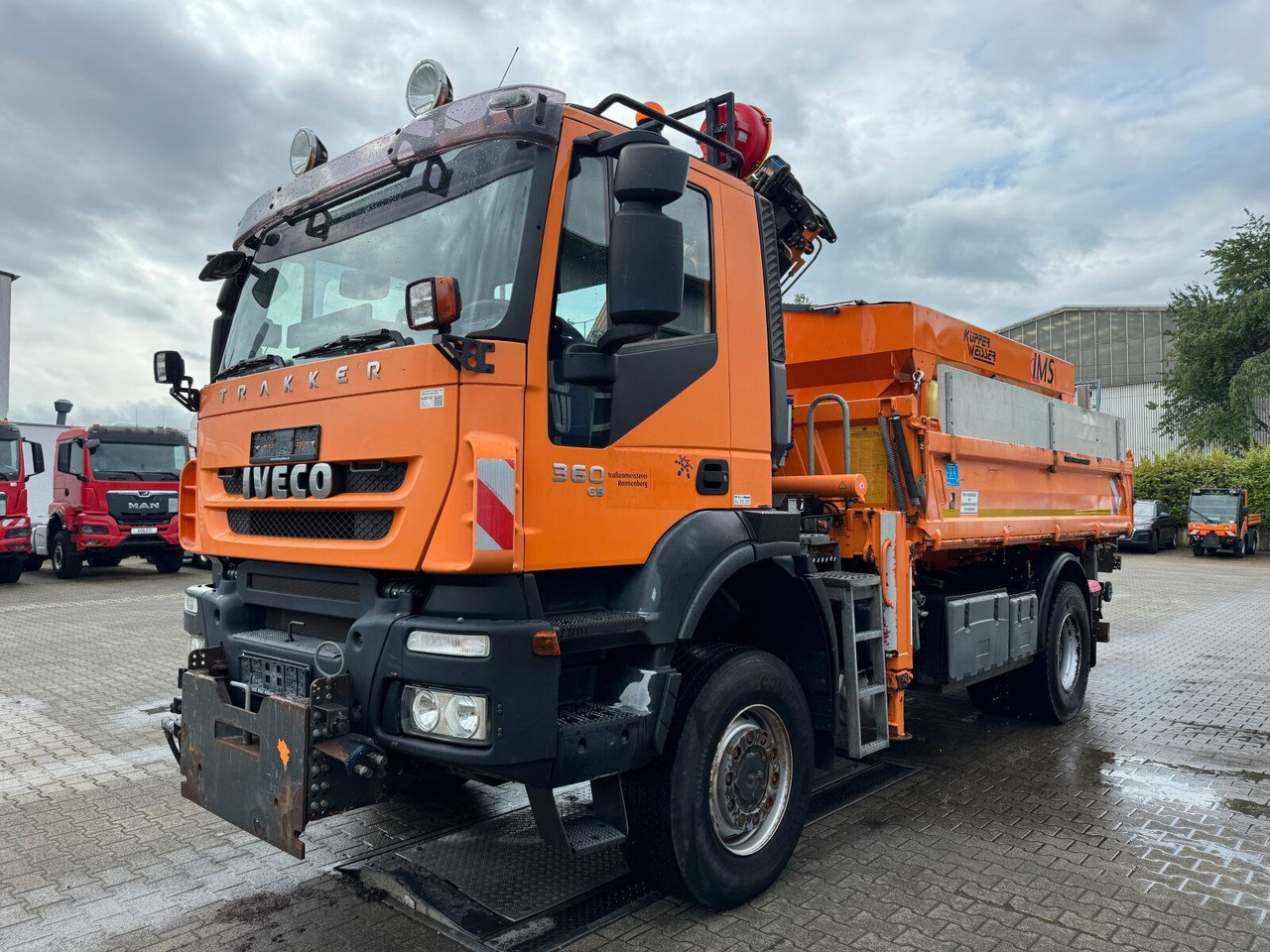 Iveco TRAKKER Kipper Kran TEREX 85.2 Winterdienst - Camião basculante, Camião grua: foto 2 Iveco TRAKKER Kipper Kran TEREX 85.2 Winterdienst - Camião basculante, Camião grua: foto 2