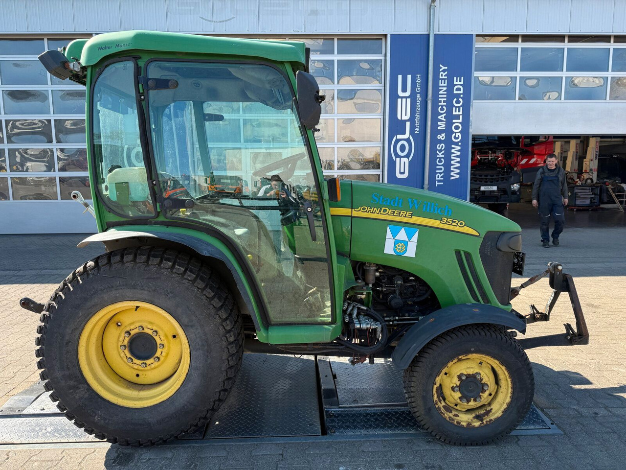 John Deere 3520 Kommunaltrak. Frontkraftheber Kuppeldreieck - Trator: foto 2 John Deere 3520 Kommunaltrak. Frontkraftheber Kuppeldreieck - Trator: foto 2