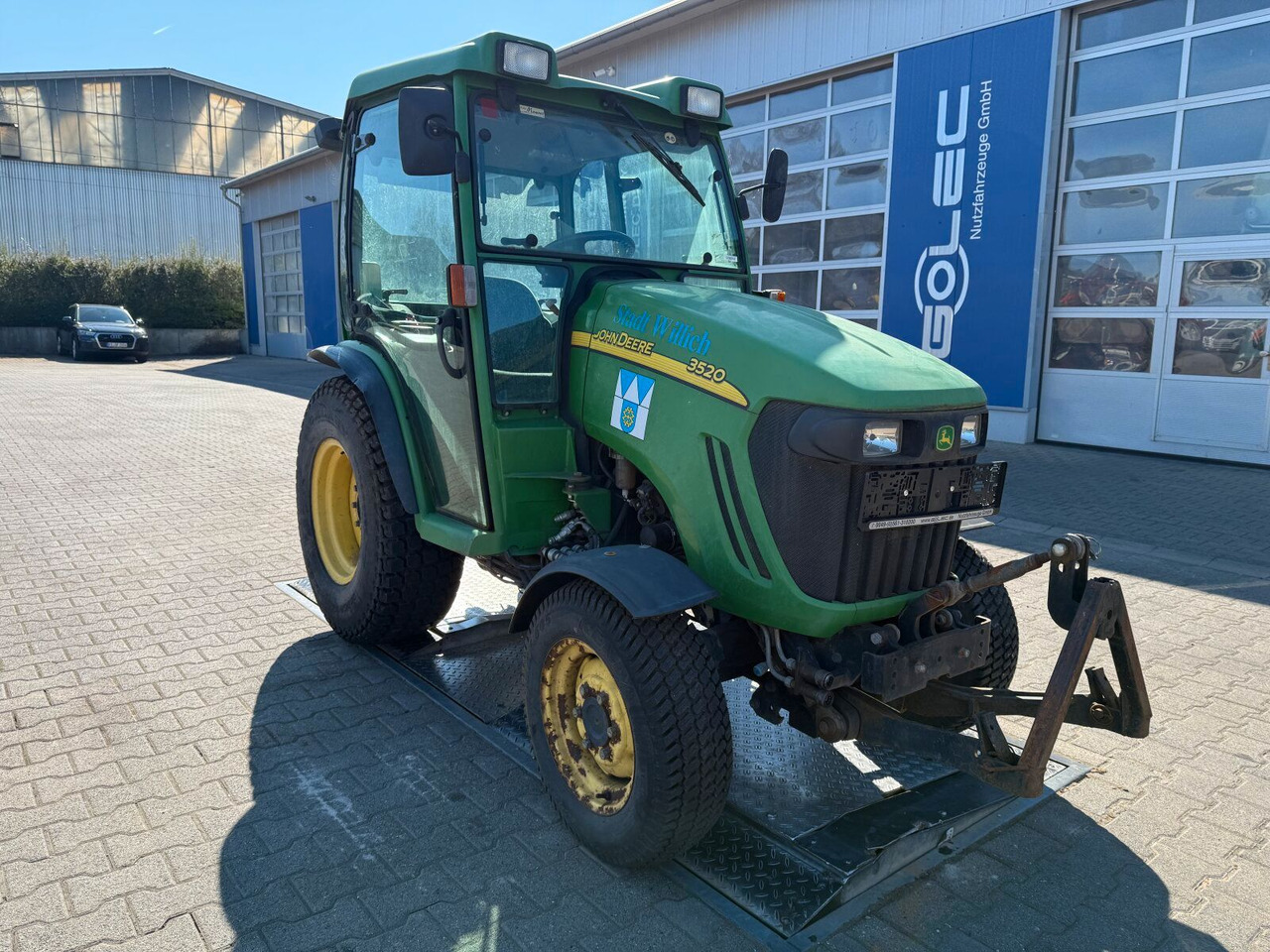 John Deere 3520 Kommunaltrak. Frontkraftheber Kuppeldreieck - Trator: foto 1 John Deere 3520 Kommunaltrak. Frontkraftheber Kuppeldreieck - Trator: foto 1