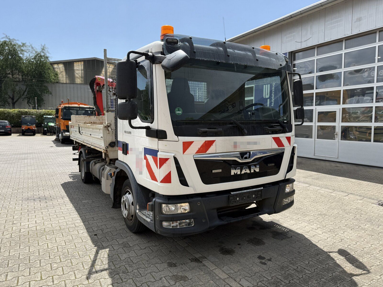 MAN TGL 8.220 4x2 Kipper Kran Palfinger 7.001-K A - Carrinha basculante: foto 1 MAN TGL 8.220 4x2 Kipper Kran Palfinger 7.001-K A - Carrinha basculante: foto 1