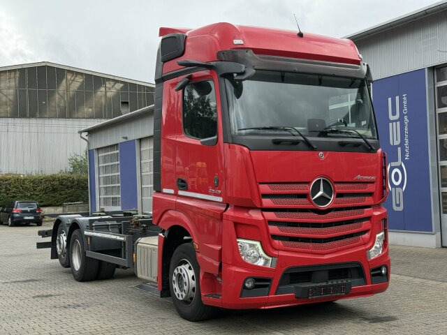 Mercedes-Benz ACTROS 2543 6x2 Wechselaufbau BDF AHK 2 Betten - Camião transportador de contêineres/ Caixa móvel: foto 1 Mercedes-Benz ACTROS 2543 6x2 Wechselaufbau BDF AHK 2 Betten - Camião transportador de contêineres/ Caixa móvel: foto 1
