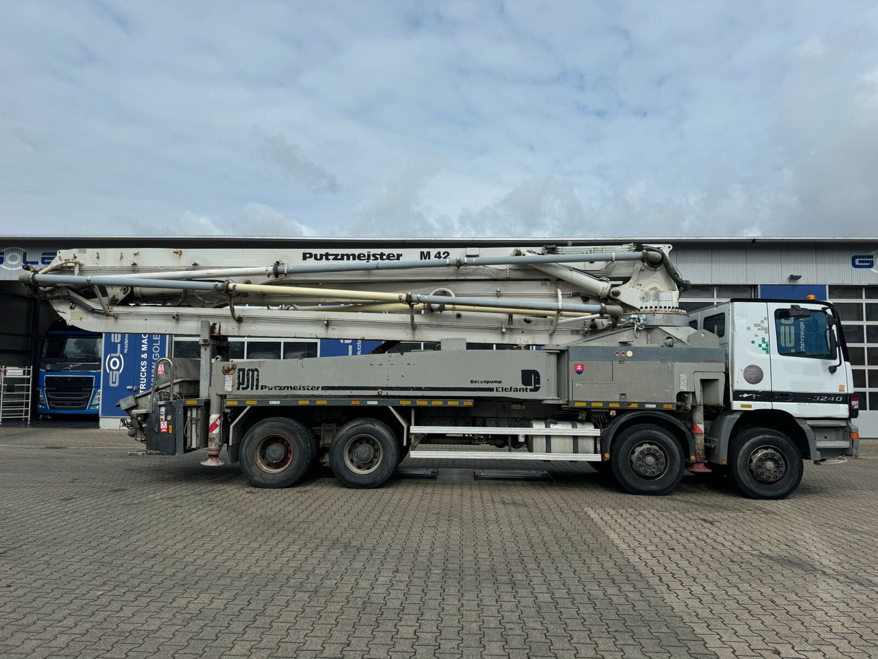 Mercedes-Benz ACTROS 3240 8x4 Betonpumpe PUTZMEISTER BSF 42 M - Autobomba de betão: foto 4 Mercedes-Benz ACTROS 3240 8x4 Betonpumpe PUTZMEISTER BSF 42 M - Autobomba de betão: foto 4