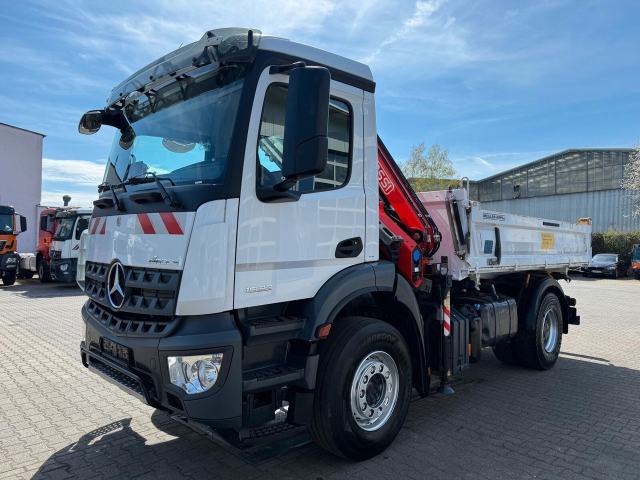 Mercedes-Benz AROCS 1832 4x2 Euro 6 Kipper Kran FASSI F120FB - Camião grua: foto 2 Mercedes-Benz AROCS 1832 4x2 Euro 6 Kipper Kran FASSI F120FB - Camião grua: foto 2