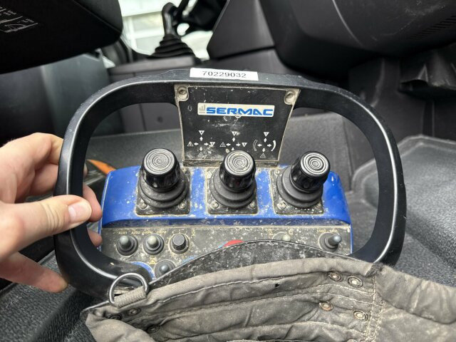 Mercedes-Benz AROCS 2636 6x4 Euro 6 Betonpumpe SERMAC 4Z36 - Autobomba de betão: foto 4 Mercedes-Benz AROCS 2636 6x4 Euro 6 Betonpumpe SERMAC 4Z36 - Autobomba de betão: foto 4