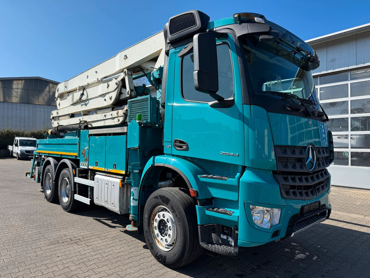 Mercedes-Benz AROCS 2844 6x4 Euro 6 Betonpumpe SERMAC 5Z33 - Autobomba de betão: foto 1 Mercedes-Benz AROCS 2844 6x4 Euro 6 Betonpumpe SERMAC 5Z33 - Autobomba de betão: foto 1