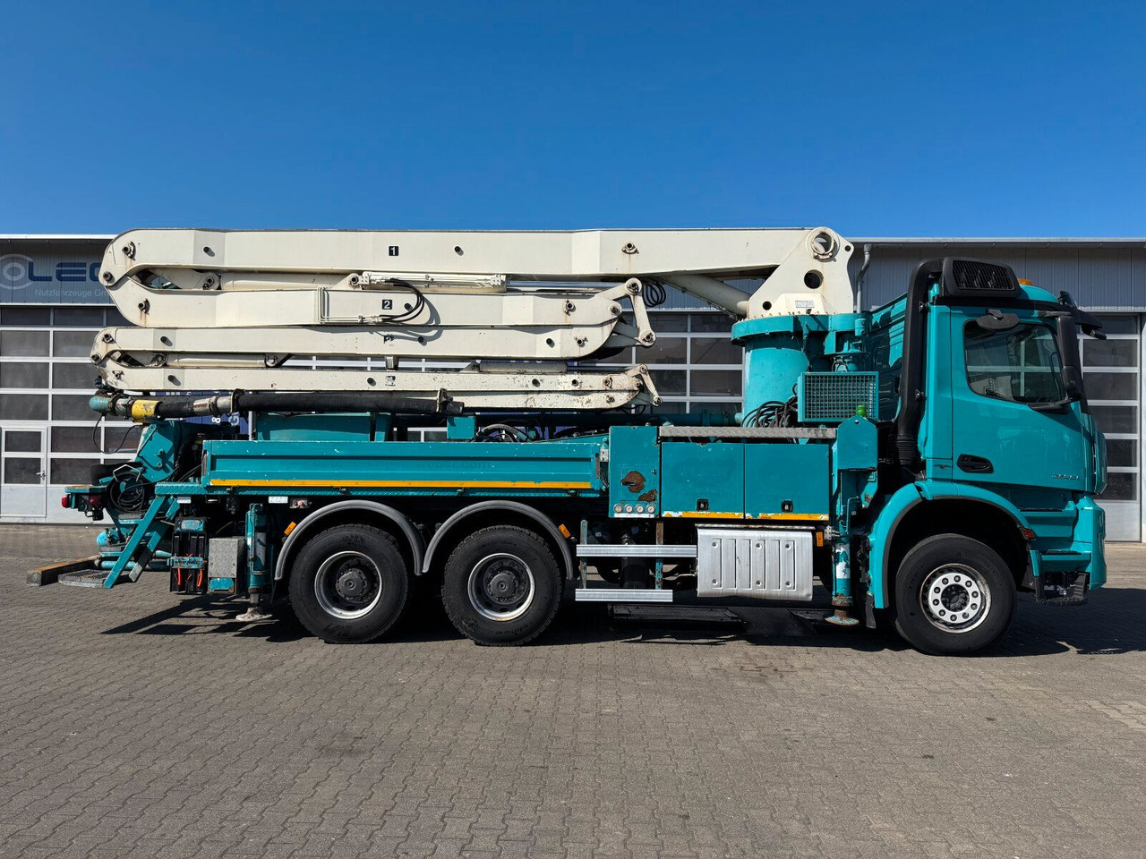 Mercedes-Benz AROCS 2844 6x4 Euro 6 Betonpumpe SERMAC 5Z33 - Autobomba de betão: foto 3 Mercedes-Benz AROCS 2844 6x4 Euro 6 Betonpumpe SERMAC 5Z33 - Autobomba de betão: foto 3