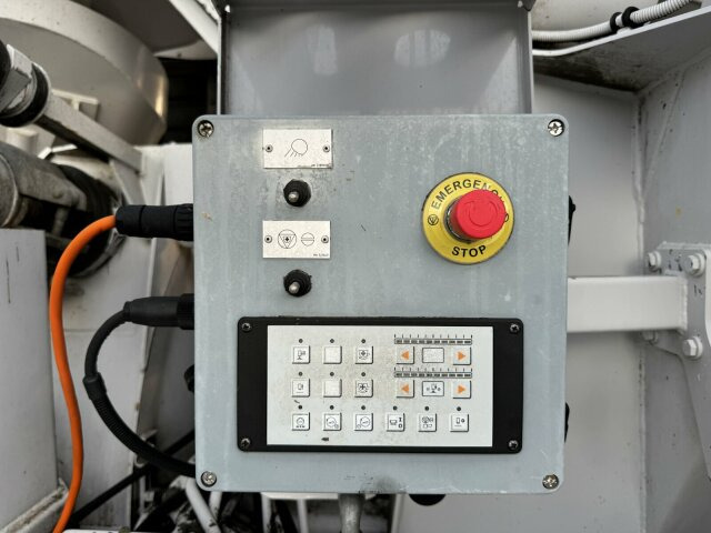 Mercedes-Benz AROCS 3243 8x4 Euro 6 Pumi Putzmeister TMM 24-3 - Autobetoneira com bomba: foto 3 Mercedes-Benz AROCS 3243 8x4 Euro 6 Pumi Putzmeister TMM 24-3 - Autobetoneira com bomba: foto 3