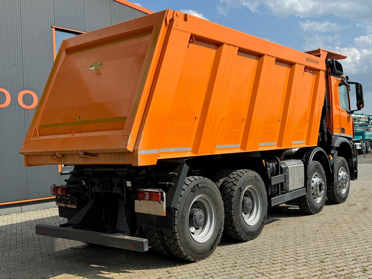 Mercedes-Benz AROCS 4851 8x6 Euro 6 Gesteinkipper MEILLER 25m³ - Camião basculante: foto 5 Mercedes-Benz AROCS 4851 8x6 Euro 6 Gesteinkipper MEILLER 25m³ - Camião basculante: foto 5