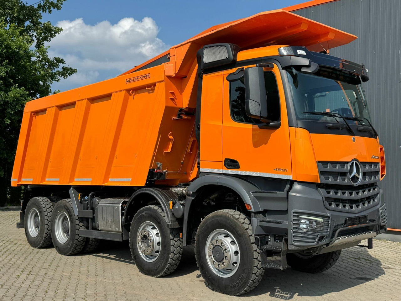 Mercedes-Benz AROCS 4851 8x6 Euro 6 Gesteinkipper MEILLER 25m³ - Camião basculante: foto 1 Mercedes-Benz AROCS 4851 8x6 Euro 6 Gesteinkipper MEILLER 25m³ - Camião basculante: foto 1