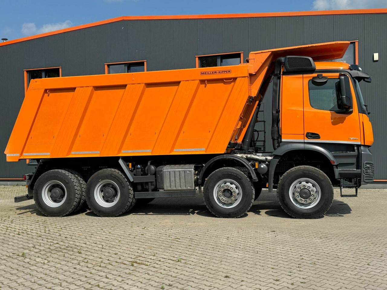 Mercedes-Benz AROCS 4851 8x6 Euro 6 Gesteinkipper MEILLER 25m³ - Camião basculante: foto 4 Mercedes-Benz AROCS 4851 8x6 Euro 6 Gesteinkipper MEILLER 25m³ - Camião basculante: foto 4