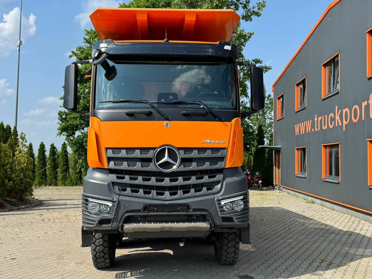 Mercedes-Benz AROCS 4851 8x6 Euro 6 Gesteinkipper MEILLER 25m³ - Camião basculante: foto 3 Mercedes-Benz AROCS 4851 8x6 Euro 6 Gesteinkipper MEILLER 25m³ - Camião basculante: foto 3
