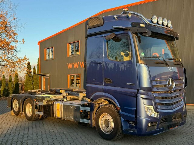 Mercedes-Benz Actros 2563 6x2 Euro 6 Abrollkipper Hyva 20-57-S - Camião chassi: foto 1 Mercedes-Benz Actros 2563 6x2 Euro 6 Abrollkipper Hyva 20-57-S - Camião chassi: foto 1