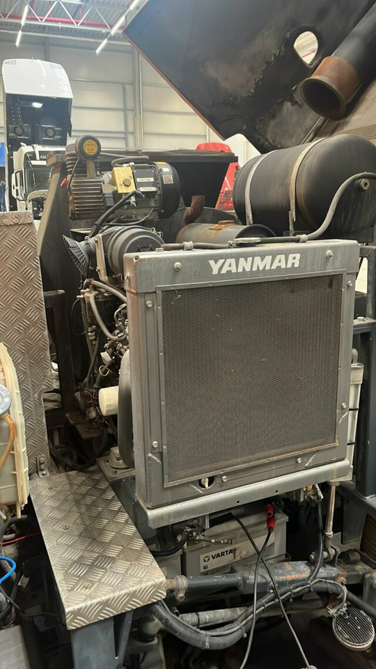 Mitsubishi Canter FUSO Kehrmaschine BROCK SL140 4 m³ - Varredora urbana: foto 2 Mitsubishi Canter FUSO Kehrmaschine BROCK SL140 4 m³ - Varredora urbana: foto 2
