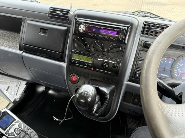 Mitsubishi Canter FUSO Kehrmaschine BROCK SL140 4 m³ - Varredora urbana: foto 3 Mitsubishi Canter FUSO Kehrmaschine BROCK SL140 4 m³ - Varredora urbana: foto 3