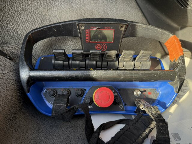 Renault Premium Lander Pritsche mit Kran FASSI - Camião grua, Camião de caixa aberta/ Plataforma: foto 5 Renault Premium Lander Pritsche mit Kran FASSI - Camião grua, Camião de caixa aberta/ Plataforma: foto 5