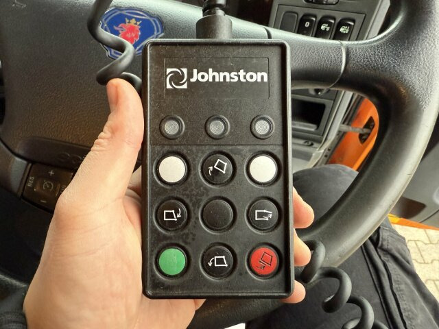 Scania P230 Kehrmaschine Johnston VT605- 6 M³ - Varredora urbana: foto 5 Scania P230 Kehrmaschine Johnston VT605- 6 M³ - Varredora urbana: foto 5