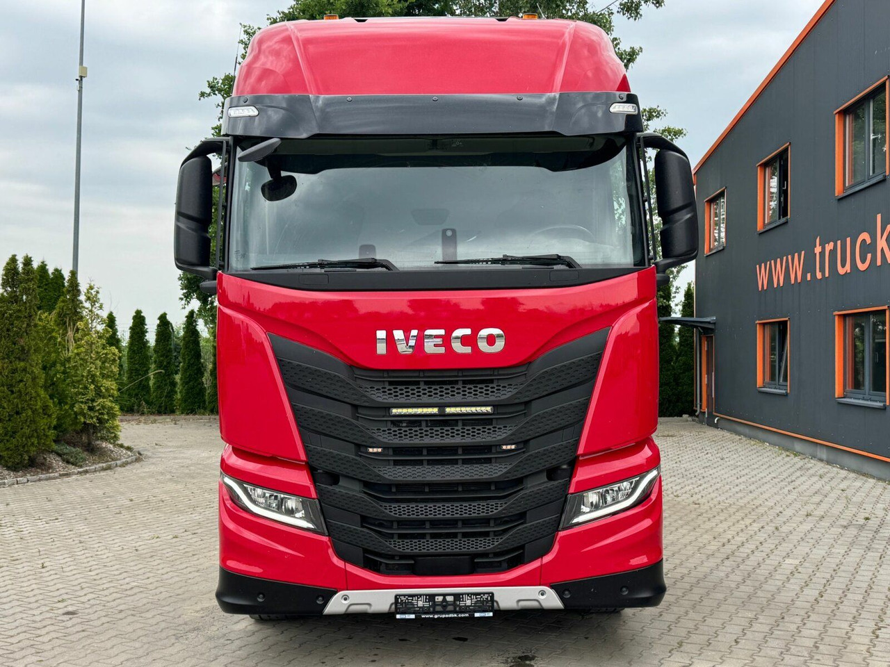 Iveco S-WAY 570 6x2 EURO6 BOOGIE Kipphydraulik - Tractor: foto 3 Iveco S-WAY 570 6x2 EURO6 BOOGIE Kipphydraulik - Tractor: foto 3