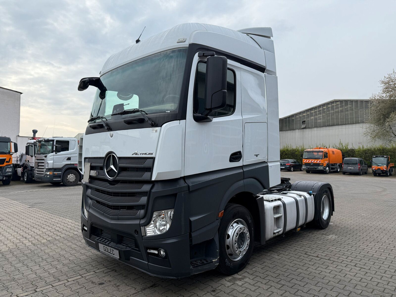 Mercedes-Benz MB Actros 1845 LS Sattelzugmaschine 4x2 - Tractor: foto 2 Mercedes-Benz MB Actros 1845 LS Sattelzugmaschine 4x2 - Tractor: foto 2
