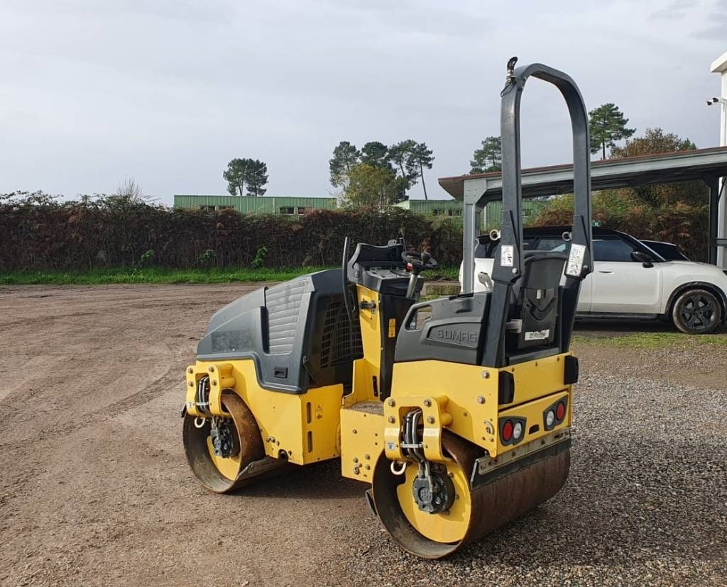 Bomag BW 100 AD M-5 - Compactador de asfalto: foto 3 Bomag BW 100 AD M-5 - Compactador de asfalto: foto 3