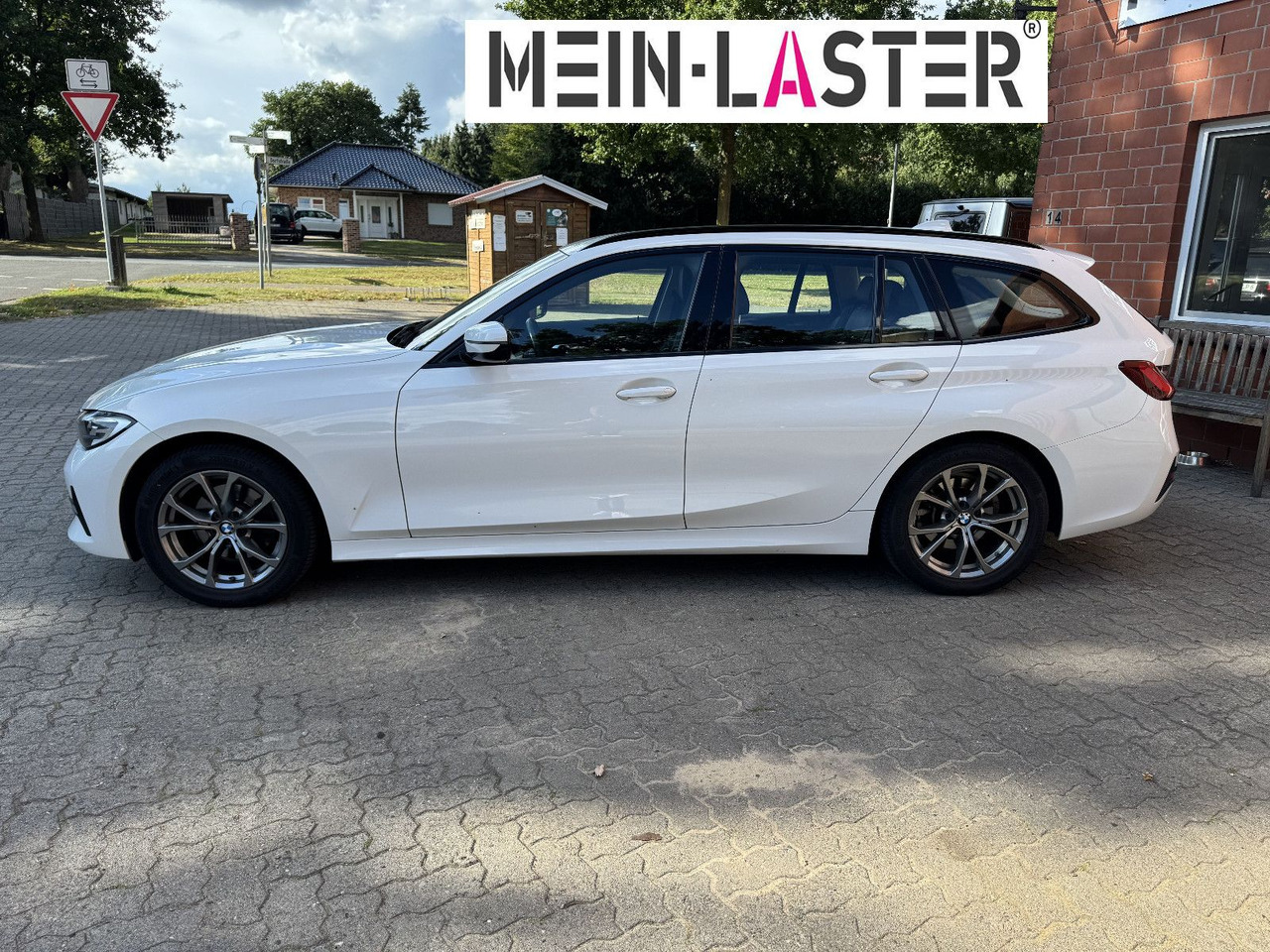 BMW 320 d xDrive touring Sport Line shadow AHK - Carrinha: foto 4 BMW 320 d xDrive touring Sport Line shadow AHK - Carrinha: foto 4